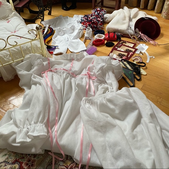 American Girl Samantha & Trunk, Brass Bed, Desk, Chair, Girls Nightgown & more - Picture 7 of 17